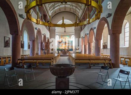 Miltenberg, Allemagne - 18 juillet 2021 : la nef de l'église catholique Saint-Jacques Banque D'Images
