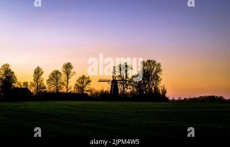 Moulin à vent néerlandais aux pays-Bas Banque D'Images