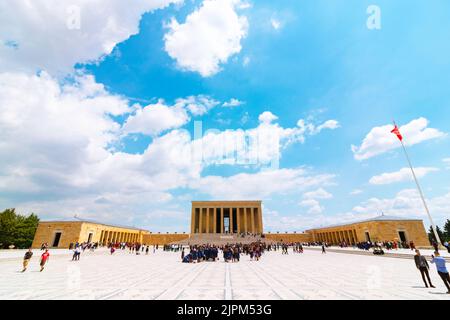 Vue panoramique sur Anitkabir ou mausolée d'Ataturk à Ankara. Les Turcs visitant l'Anitkabir. Ankara Turquie - 5.16.2022 Banque D'Images