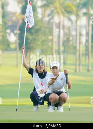 Jakarta, Indonésie. 19th août 2022. 19 août 2022-Jakerta, Indonésie-Shibuno Hinako du Japon action dans la salle 10th lors d'une coupe de l'Asie-Pacifique Simone 2022 jour 2 à Pondok Indah Golf cours à Jakarta, Indonésie. (Credit image: © JJ Jung via ZUMA Press Wire) Banque D'Images