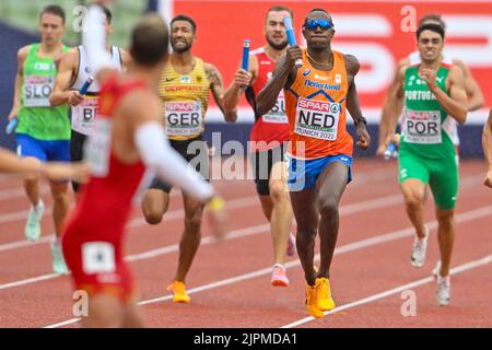 MUNCHEN, ALLEMAGNE - AOÛT 19: Liemarvin Bonevacia des pays-Bas en compétition au Relais hommes 4x400m aux Championnats d'Europe Munich 2022 à l'Olympiastadion sur 19 août 2022 à Munchen, Allemagne (photo par Andy Astfalck/BSR Agency) Banque D'Images