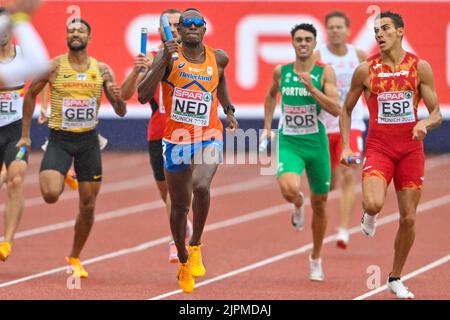 MUNCHEN, ALLEMAGNE - AOÛT 19: Liemarvin Bonevacia des pays-Bas en compétition au Relais hommes 4x400m aux Championnats d'Europe Munich 2022 à l'Olympiastadion sur 19 août 2022 à Munchen, Allemagne (photo par Andy Astfalck/BSR Agency) Banque D'Images