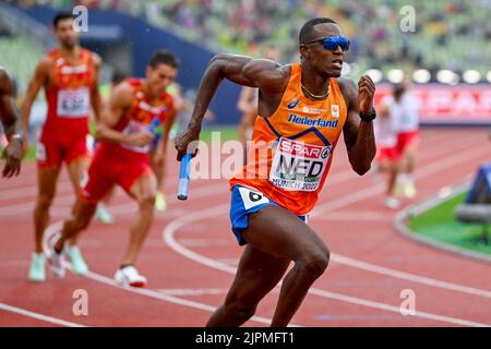 MUNCHEN, ALLEMAGNE - AOÛT 19: Liemarvin Bonevacia des pays-Bas en compétition au Relais hommes 4x400m aux Championnats d'Europe Munich 2022 à l'Olympiastadion sur 19 août 2022 à Munchen, Allemagne (photo par Andy Astfalck/BSR Agency) Banque D'Images