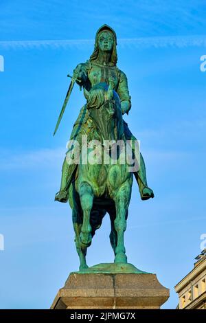 France, région Centre-Val de Loire, Loiret (45), Orléans, place du Martroi, statue équestre de Jeanne d'Arc réalisée en 1855 par Denis Foyatier Banque D'Images