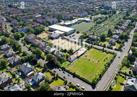 Vue aérienne par drone de la région de Newlands du côté sud de Glasgow Banque D'Images