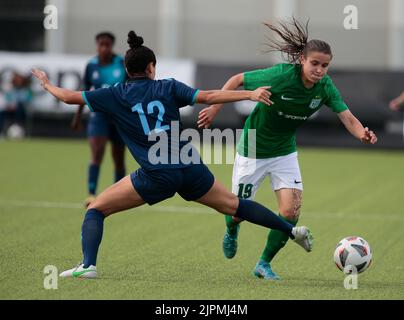 Vinovo, Italie. 18th août 2022. Anastasia Ivanova de Tallinna FC Flora et Nichol Rantissi de fc qiryat pendant le match Tallin FC Flora et FC qiryat lors du premier tour de qualification de la Ligue des champions de l'UEFA Womenâ&#X80;&#x99;s sur 18 août 2022 au terrain d'entraînement de Juventus, Turin, Italie. Photo Nderim Kaceli crédit: Agence de photo indépendante/Alamy Live News Banque D'Images