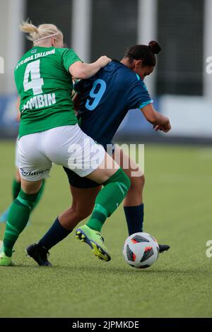 Vinovo, Italie. 18th août 2022. Daniela Lambin du FC Tallinna Flora et Batoul Khaled Dar Khalil du fc qiryat lors du match du FC Tallin Flora et du FC qiryat lors du premier tour de qualification de la Ligue des champions de l'UEFA Womenâ&#X80;&#x99;s sur 18 août 2022 au terrain d'entraînement de Juventus, Turin, Italie. Photo Nderim Kaceli crédit: Agence de photo indépendante/Alamy Live News Banque D'Images