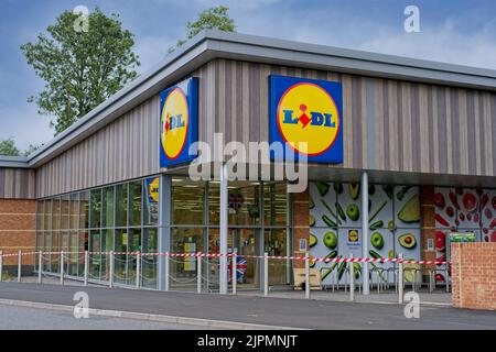 Newbury, Royaume-Uni - août 2022 : gros plan du nouveau magasin Lidl le jour de pré-ouverture le 18th août 2022 Banque D'Images