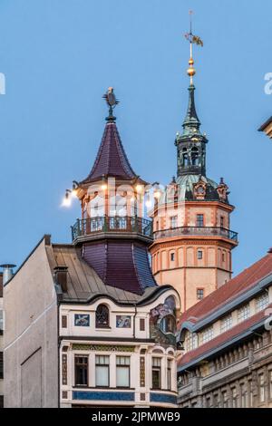 Historisches Jugendstil Gebäude mit chinesischem Turm, Riquet Cafe Gebäude im HG Nichaikirche, Leipzig, Banque D'Images