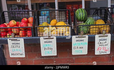 Fruits et légumes biologiques, qui ont une forte empreinte carbone, après être venus à la moitié du monde Banque D'Images