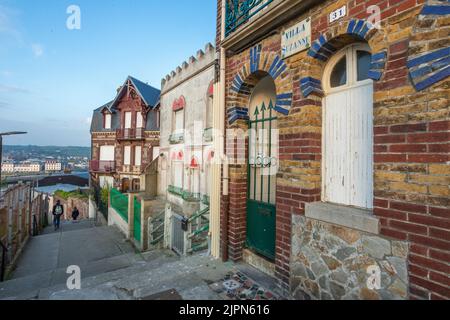 France, Seine Maritime, Côte d'Albatre, le Treport, Rampe de la falaise, escalier à Treport-terrasse // France, Seine Maritime (76), Côte d'Albatre, Banque D'Images