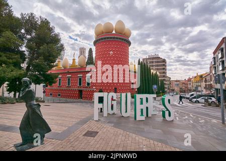 FIGUERES, ESPAGNE - 27 FÉVRIER 2022 : Musée du théâtre Dali à Figueres, Espagne Banque D'Images