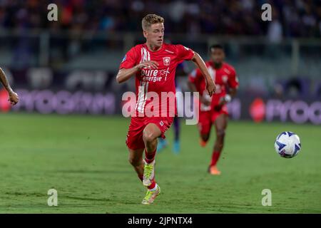 Gijs Smal (Twente) lors du match de la Ligue des conférences de l'UEFA entre Fiorentina 2-1 Twente au stade Artemio Franchi sur 18 août 2022 à Florence, en Italie. Credit: Maurizio Borsari/AFLO/Alay Live News Banque D'Images