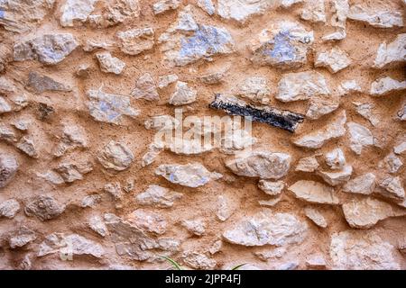 Mur en pierre naturelle. Mur exposé d'une vieille maison avec un morceau de charme. Banque D'Images