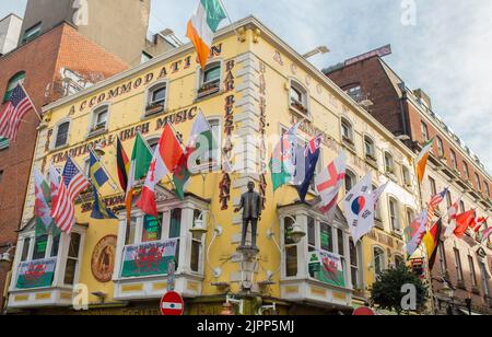 Dublin, Irlande - 8th février 2020 : scène de rue Temple Bar et Bedford Row. Dublin, République d'Irlande Banque D'Images