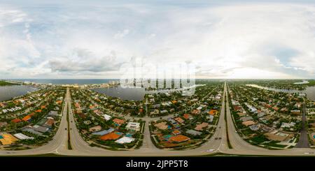 Vue panoramique à 360° de Photographie aérienne 360 sphérique Hollywood Boulevard Florida quartiers résidentiels haut de gamme lacs