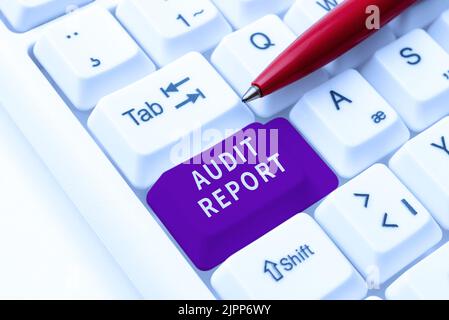 Rédaction affichant le texte Rapport d'audit, Word pour une évaluation de la situation financière complète des actifs d'une entreprise -48888 Banque D'Images