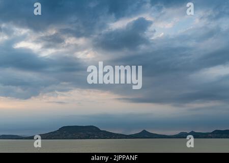 Magnifique panorama avec le lac Balaton et Badacsony Banque D'Images