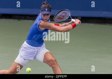 Mason, Ohio, États-Unis. 19th août 2022. Ajla Tomljanovic (AUS) en action pendant le quart de finale de l'Open de l'Ouest et du Sud au Lindner Family tennis Centre, Mason, Oh. (Image de crédit : © Scott Stuart/ZUMA Press Wire) Banque D'Images