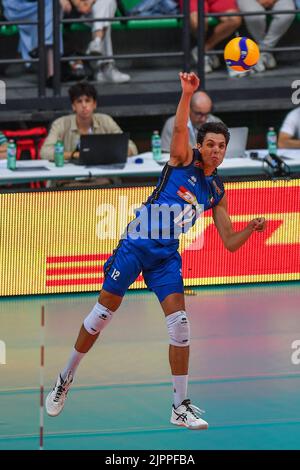 Cuneo, Italie. 18th août 2022. Mattia Bottolo (Italie) au cours du tournoi DHL Test Match Tournament - Italie vs Etats-Unis, Volleyball intenationals à Cuneo, Italie, 18 août 2022 Credit: Independent photo Agency/Alay Live News Banque D'Images