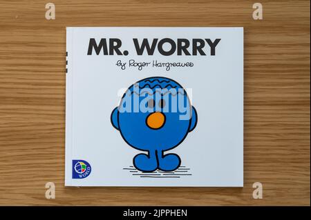 CHESTER, ROYAUME-UNI - JUILLET 31st 2022 : M. Worry, couverture de la série de livres de M. Men Banque D'Images