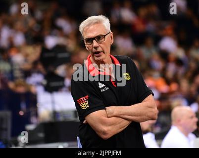 Hambourg, Allemagne. 19th août 2022. Basket-ball: Supercup, Allemagne - République tchèque, demi-finale à Barclaycard Arena. L'entraîneur allemand Gordon Herbert réagit. Credit: Daniel Bockwoldt/dpa/Alay Live News Banque D'Images