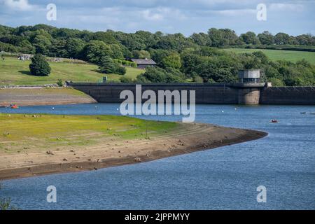 Sécheresse déclarée dans certaines parties du centre et du sud du pays de Galles alors que l'interdiction de l'hospe de Pembrokeshire entre en vigueur.le réservoir de Llys y Fran est illustré. Banque D'Images