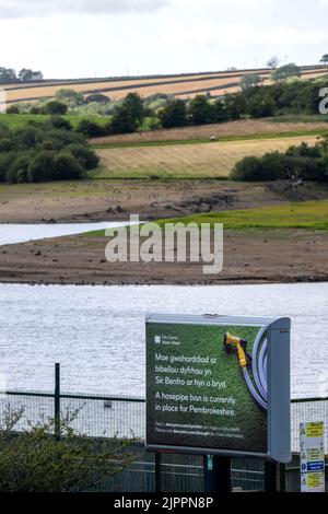 Sécheresse déclarée dans certaines parties du centre et du sud du pays de Galles alors que l'interdiction de l'hospe de Pembrokeshire entre en vigueur.le réservoir de Llys y Fran est illustré. Banque D'Images