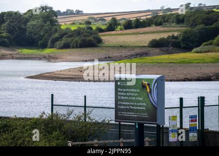 Sécheresse déclarée dans certaines parties du centre et du sud du pays de Galles alors que l'interdiction de l'hospe de Pembrokeshire entre en vigueur.le réservoir de Llys y Fran est illustré. Banque D'Images