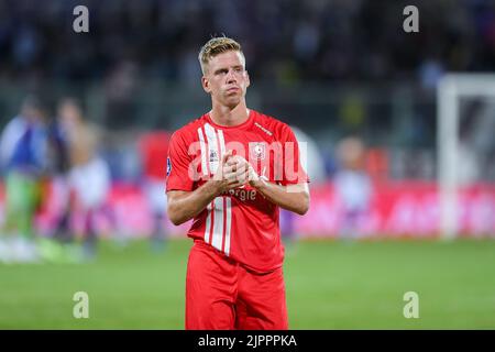 Florence, Italie. 18th août 2022. Gijs Smal du FC Twente accueille ses supporters lors du match de finale de la Ligue des conférences de l'UEFA entre l'ACF Fiorentina et le FC Twente au Stadio Artemio Franchi, Florence, Italie, le 18 août 2022. Credit: Giuseppe Maffia/Alay Live News Banque D'Images