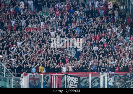 Florence, Italie. 18th août 2022. Les supporters du FC Twente lors du match de finale de la Ligue des conférences de l'UEFA entre l'ACF Fiorentina et le FC Twente au Stadio Artemio Franchi, Florence, Italie, le 18 août 2022. Credit: Giuseppe Maffia/Alay Live News Banque D'Images