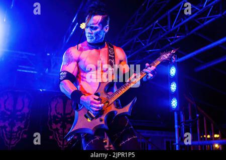 Milan, Italie. 19th août 2022. Doyle Wolfgang von Frankenstein de Misfits se produit en direct lors d'un concert à Circolo Magnolia. Doyle Wolfgang von Frankenstein, est un guitariste américain plus connu pour son matériel avec le groupe punk d'horreur The Misfits et son propre groupe éponyeusement appelé Doyle. Crédit : SOPA Images Limited/Alamy Live News Banque D'Images