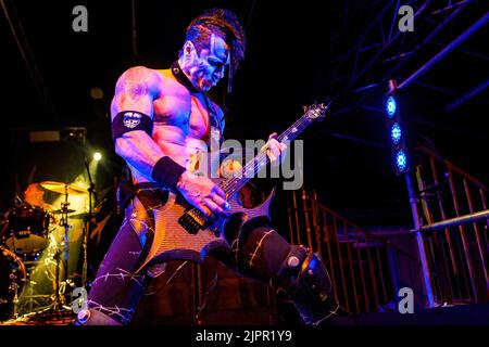 Milan, Italie. 19th août 2022. Doyle Wolfgang von Frankenstein de Misfits se produit en direct lors d'un concert à Circolo Magnolia. Doyle Wolfgang von Frankenstein, est un guitariste américain plus connu pour son matériel avec le groupe punk d'horreur The Misfits et son propre groupe éponyeusement appelé Doyle. (Photo de Mairo Cinquetti/SOPA Images/Sipa USA) crédit: SIPA USA/Alay Live News Banque D'Images