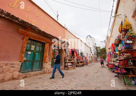 Une rue du cask historique de la ville de Humahuaca, province de Jujuy, Argentine. Banque D'Images