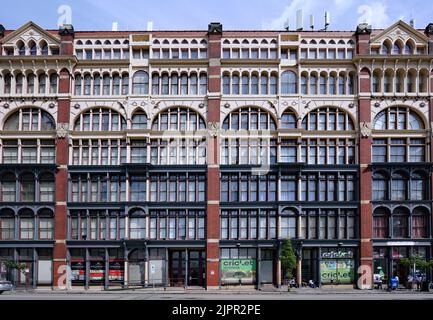 Le quartier du centre-ville de Rochester, dans l'État de New York, préserve les bâtiments ornés datant de 1800s, tels que le bâtiment de bureaux historique H. H. Warner Building Banque D'Images