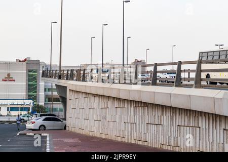 Dubaï, Émirats Arabes Unis - 07.31.2022 - photo d'une rue dans le quartier de Garhoud Banque D'Images