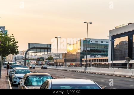 Dubaï, Émirats Arabes Unis - 07.31.2022 - photo d'une rue dans le quartier de Garhoud. Banque D'Images