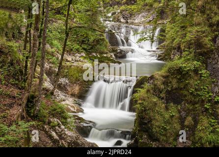 Rottach-Waterfall, près du lac Tegernsee en haute-Bavière, Allemagne Banque D'Images