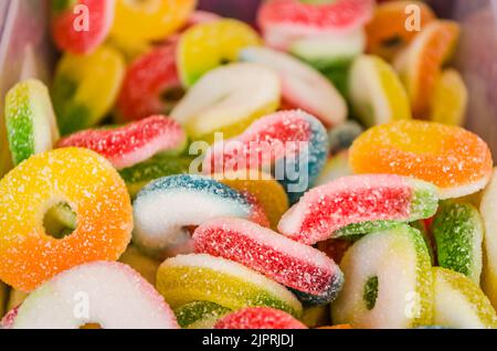 Sucrées et colorées gelées sucrées dans la boutique pour l'arrière-plan. Banque D'Images
