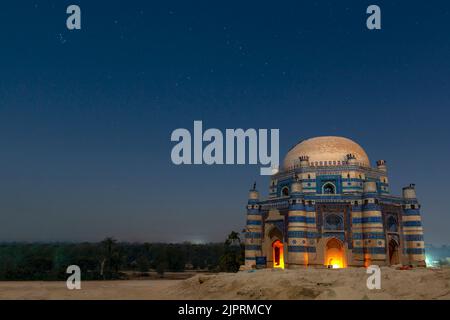 Le tombeau de Bibi Jawindi est l'un des cinq monuments de l'UCH Sharif, au Punjab, au Pakistan, qui figurent sur la liste provisoire du siège du patrimoine mondial de l'UNESCO Banque D'Images