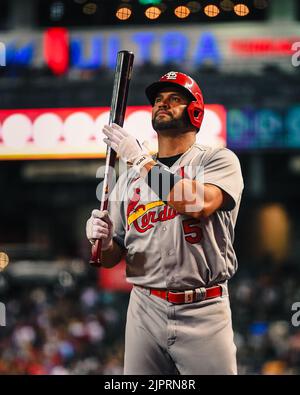 Albert Pujols (5), le joueur désigné par les Cardinals de Saint-Louis, marche vers la plaque dans le neuvième repas d'un match de MLB contre les Arizona Diamondbacks, F Banque D'Images