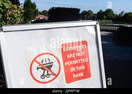 20 août 2022 : aucun panneau de barbecues n'est autorisé au Wimbledon Park, Londres Banque D'Images