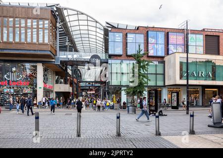 L'entrée au centre commercial Cabot Circus, Bristol City Centre, Angleterre, Royaume-Uni Banque D'Images