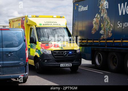 Londres, Royaume-Uni. 20th août 2022. Les temps d'attente des ambulances s'aggravent, Londres, Royaume-Uni. Credit: amer ghazzal / Alamy Live News Banque D'Images