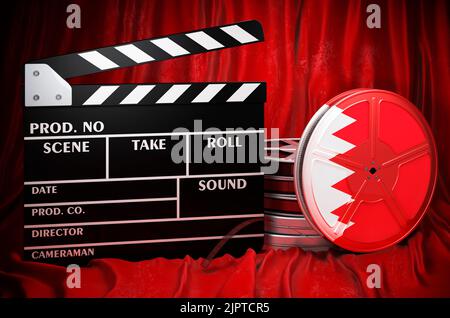 Cinéma bahreïni, industrie cinématographique, cinéma à Bahreïn, concept. Clapperboard avec et bobines de film sur le tissu rouge, rendu 3D Banque D'Images