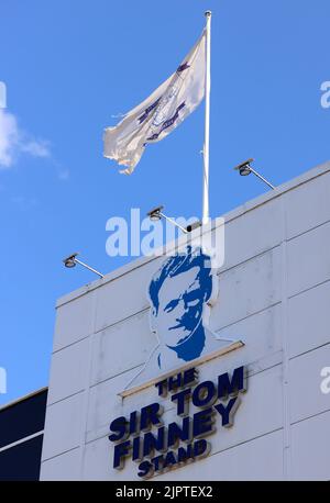 Deepdale Stadium, Preston, Lancashire, Royaume-Uni. 20th août 2022. EFL Championship football, Preston North End versus Watford; le drapeau du Preston North End FC flotte dans la brise au-dessus du stand Sir Tom Finney Credit: Action plus Sports/Alay Live News Banque D'Images