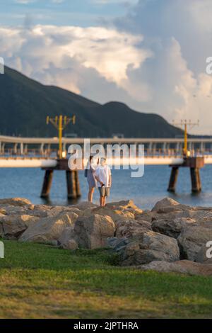 Prendre le coucher du soleil après la pluie, Chek Lap Kok. (Août 2022) Banque D'Images