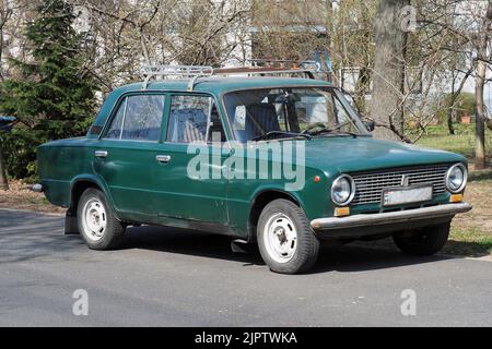 VAZ–2101, Zhiguli, voiture Lada 1200, (est une marque de voitures fabriquées par AvtoVAZ (à l'origine VAZ soviétique), une société russe), Budapest, Hongrie Banque D'Images