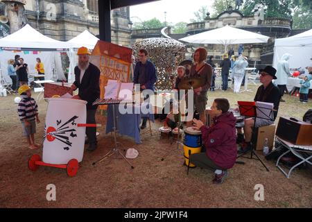 Drazdany, Allemagne. 20th août 2022. Festival d'art tout le pouvoir à l'imagination! La saison tchèque à Dresde la troisième partie commence à Dresde, Allemagne, 20 août 2022. Le théâtre Theatrikos, qui a impliqué le public dans son opérette de contes de fées, la Maison et les Pigeons, est photographié. Credit: Ales Zapotocky/CTK photo/Alamy Live News Banque D'Images