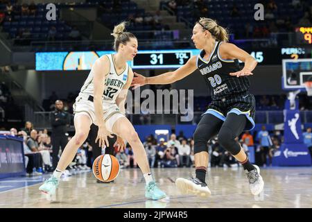 Chicago, États-Unis. 20th août 2022. Sami Whitcomb (32 New York Liberty) en action pendant les séries éliminatoires de la WNBA #1, match #2 entre le ciel de Chicago et la liberté de New York le samedi 20 août 2022 à la Wintrust Arena, Chicago, États-Unis. (PAS D'UTILISATION COMMERCIALE) (Foto: Shaina Benhiyoun/Sports Press photo/C - DÉLAI D'UNE HEURE - ACTIVER FTP UNIQUEMENT SI LES IMAGES DE MOINS D'UNE HEURE - Alay) crédit: SPP Sport Press photo. /Alamy Live News Banque D'Images